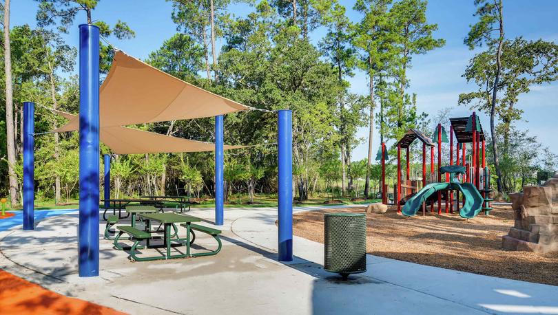 Williams Trace new home community sun shades and picnic tables