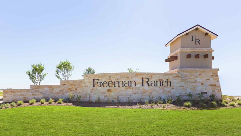 Stone and brick monument with community name in the Freeman Ranch community
