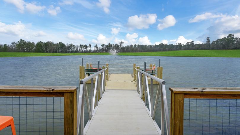 Wedgewood Forest fishing pier overlookin gthe lake with fountain during daytime