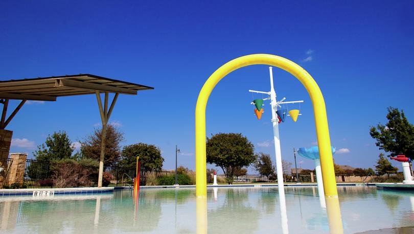 Close up photo of the swimming pool and splash pad at Blanco Vista.